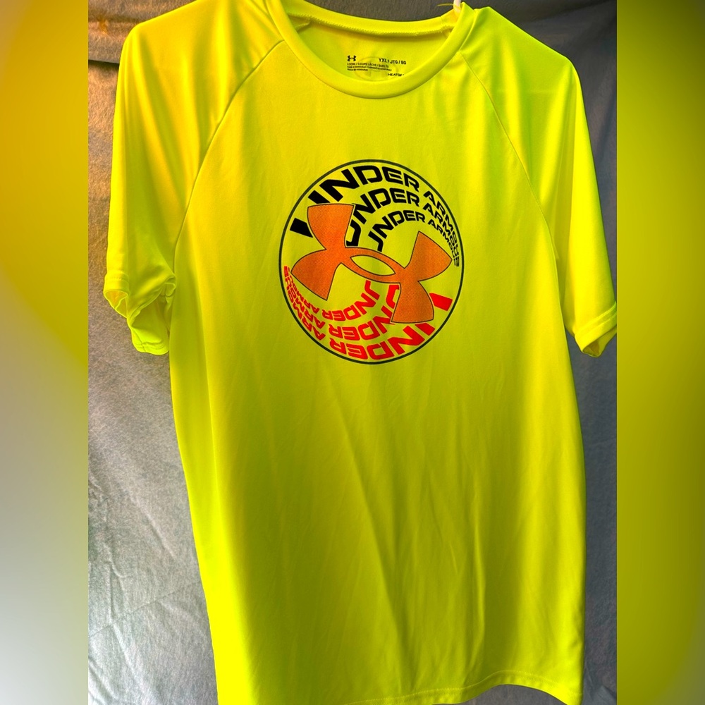 Youth XL UA T-shirt
